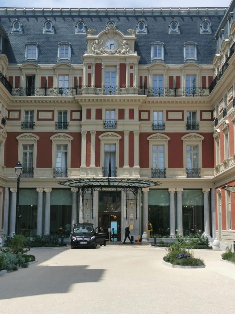 Our client testimonials confirm that we are the best luxury private chauffeur service for luxury holidays in Biarritz