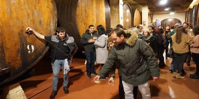 Une expérience authentique dans la cidrerie Petritegi à San Sebastian.
