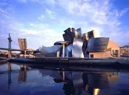Taxi de Biarritz à Bilbao avec une halte au musée Guggenheim.