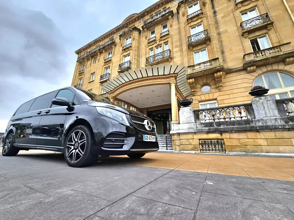 Taxi de Biarritz à San Sebastian avec arrêt à l'hôtel Maria Cristina.