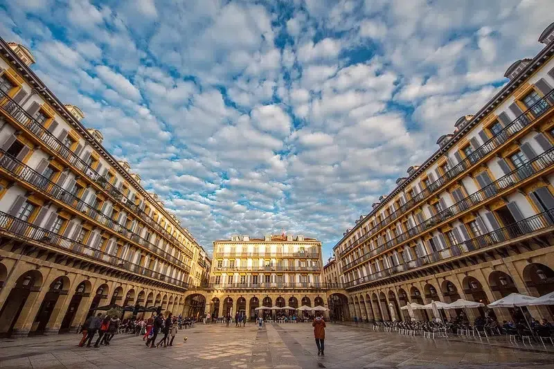 Transfert de Biarritz à San Sebastian (Donostia) avec visite du centre historique.