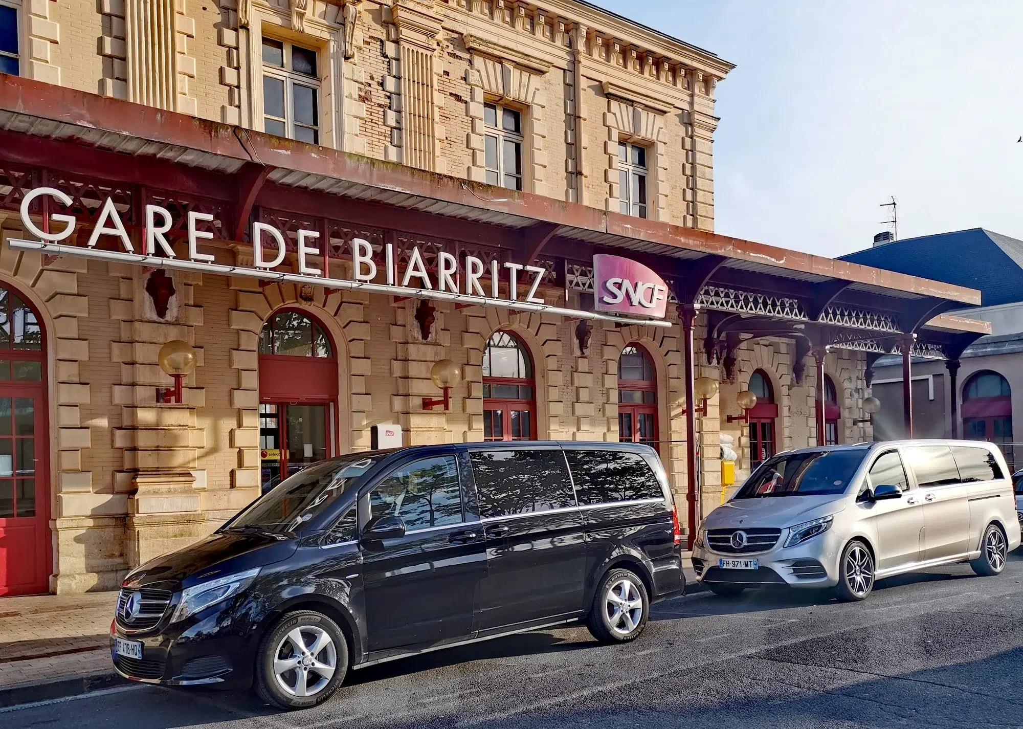 Transport de groupe à la gare de Biarritz en VTC