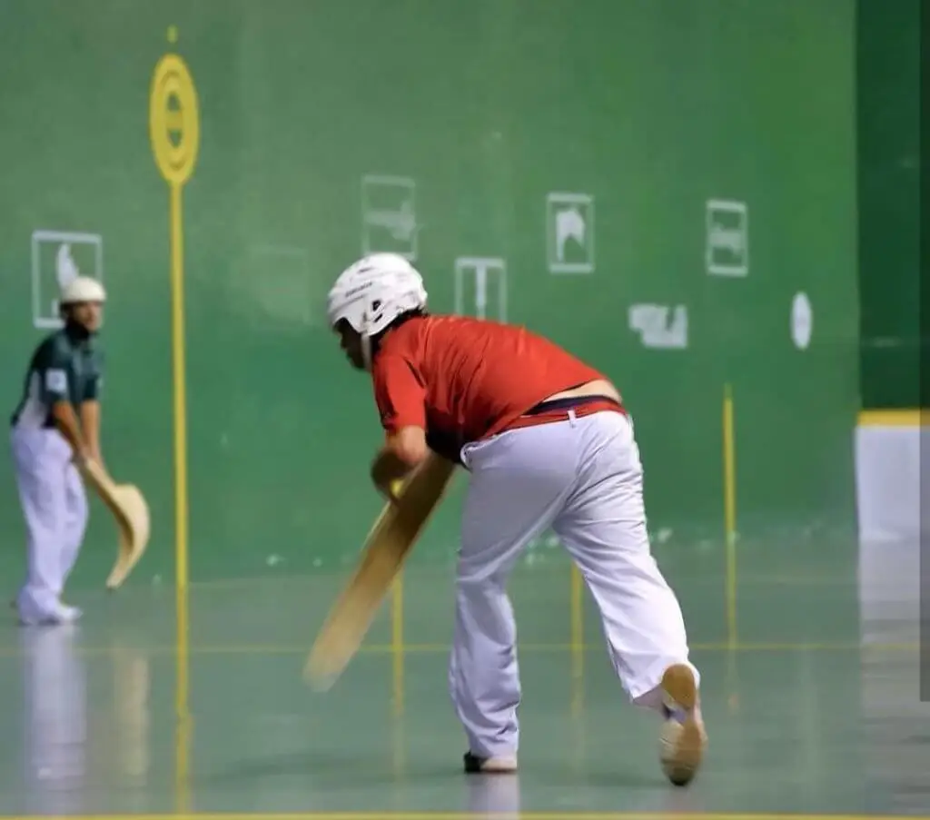 Contact your Chauffeur service Biarritz and send message like chistera player send the pelota