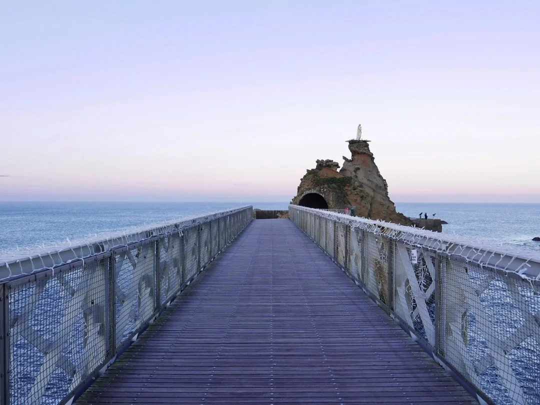 Rocher de la Vierge à Biarritz - Excursions en VTC Biarritz