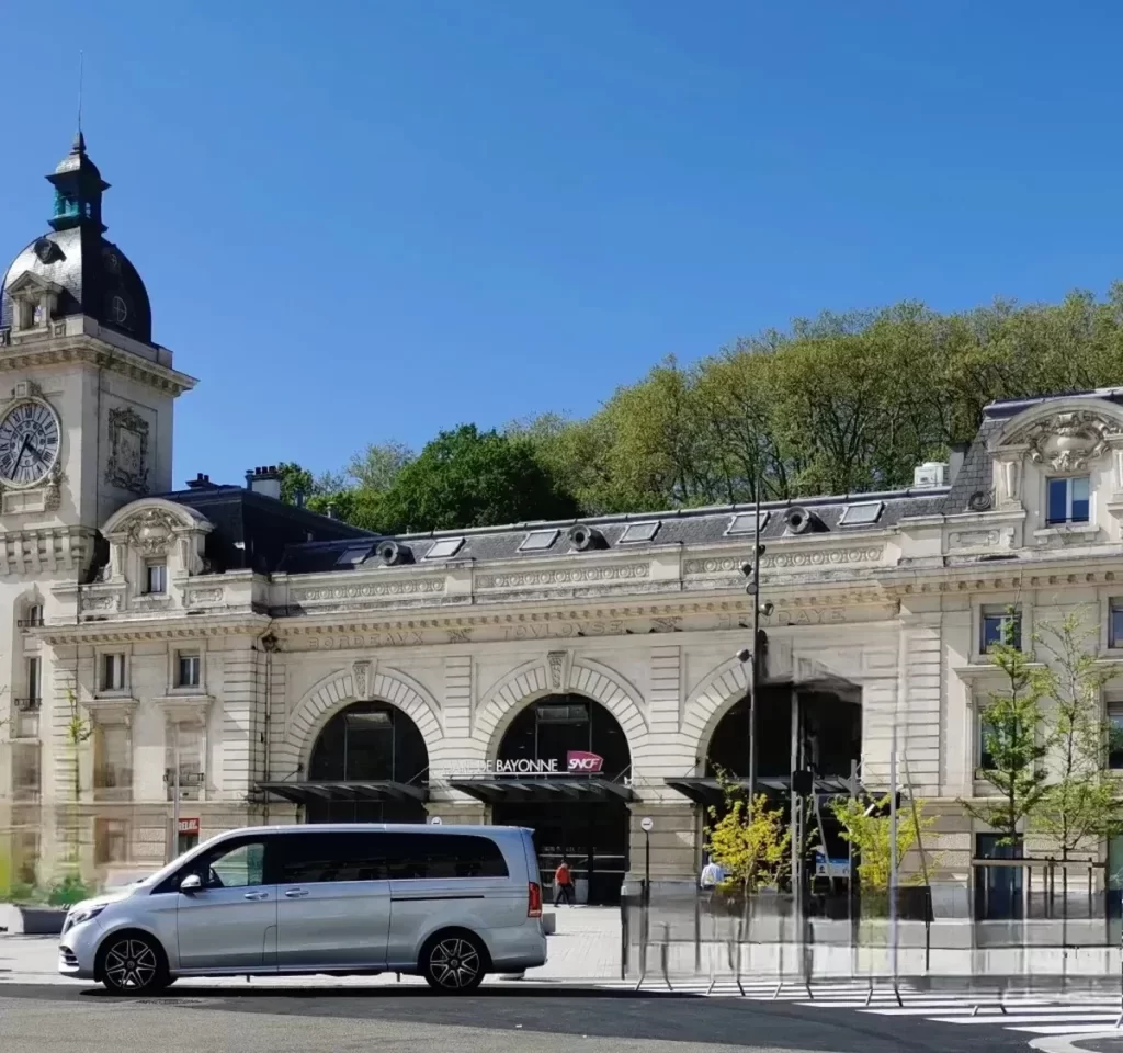 Private van transfer service from Bayonne to Saint-Jean-Pied-de-Port