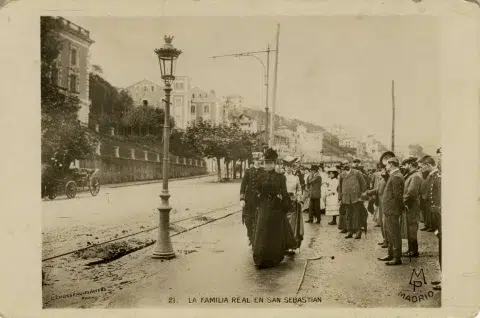 San Sebastian in the 19th century, featuring La Concha Bay and its rise as a luxurious destination for European royalty.