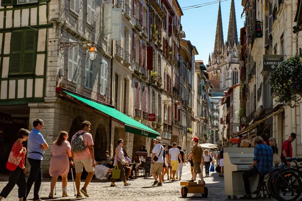 VTC Bayonne transport privé dans le centre historique basque