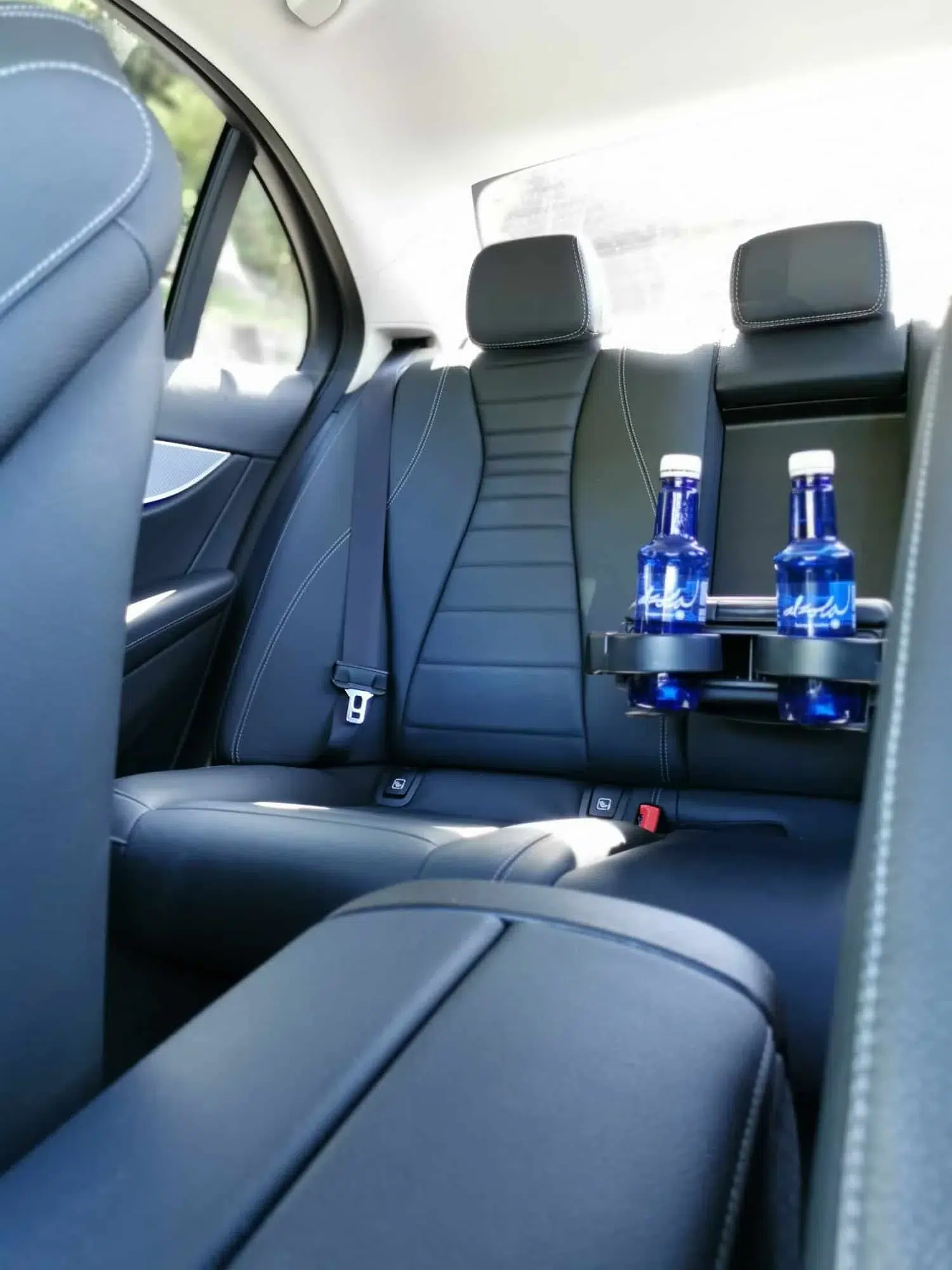 Intérieur véhicule VTC Bayonne avec services à bord haut de gamme