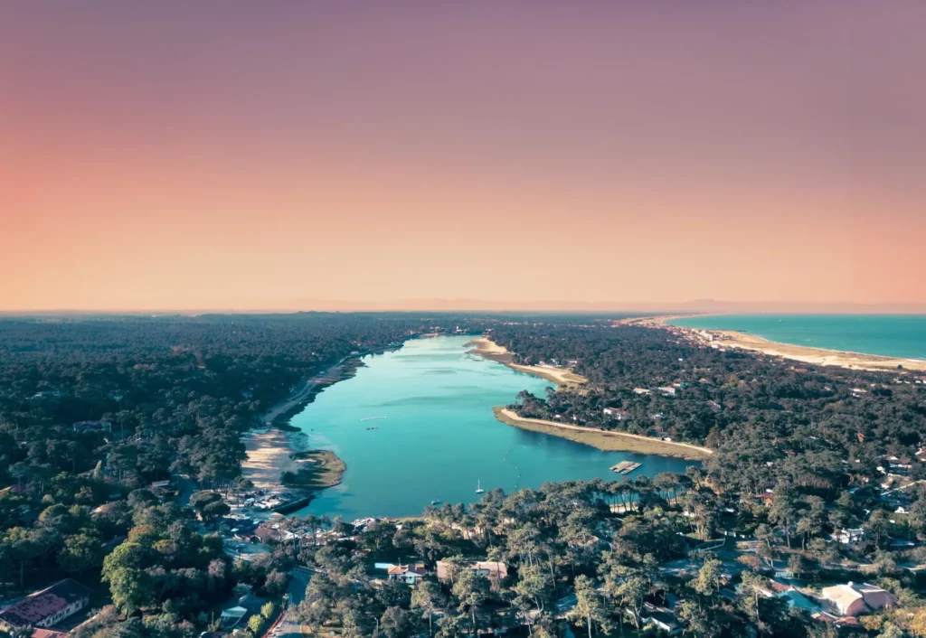 Aerial view of Lake Hossegor in the Landes — taxi Biarritz Hossegor