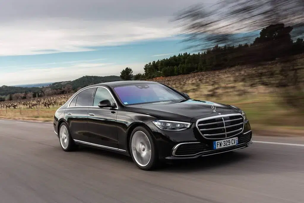 Mercedes Classe S noire avec chauffeur – transferts VIP au départ de Biarritz