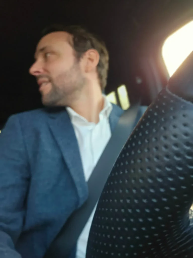 Smart Moov private driver – Biarritz airport transfer service