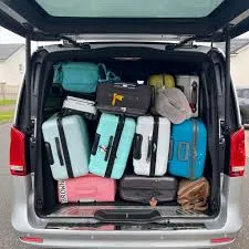 Large luggage loading – Smart Moov minivan BIQ transfer