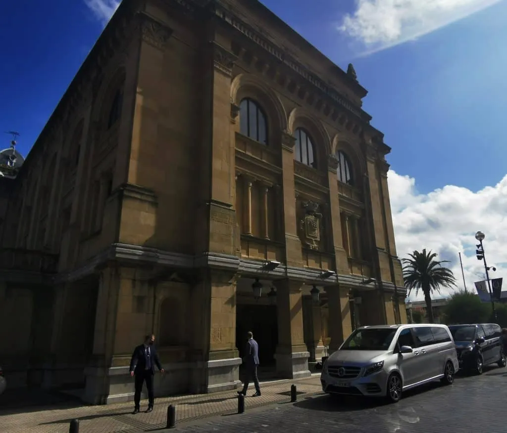 VTC chauffeur Biarritz pour événementiel, séminaire et congrès – service premium