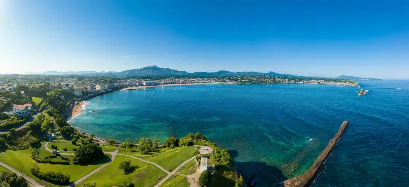 VTC Saint-Jean-de-Luz chauffeur privé avec vue panoramique sur la baie