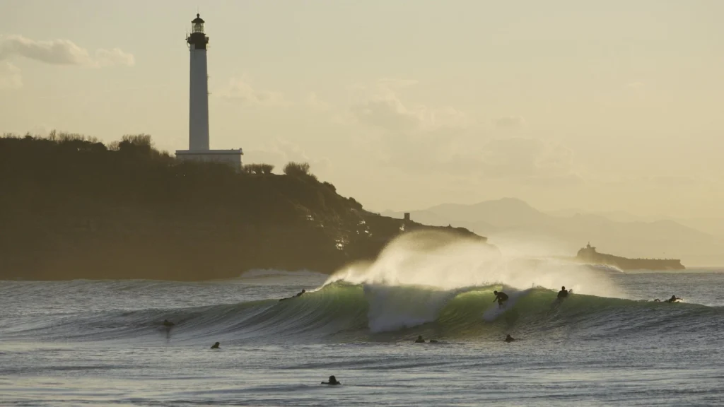 Plage surf phare Biarritz depuis Anglet – Côte Basque