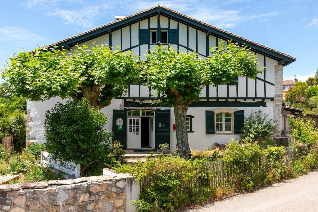 Taxi Bidart Domaine de Bassilour – maison basque traditionnelle Pays Basque
