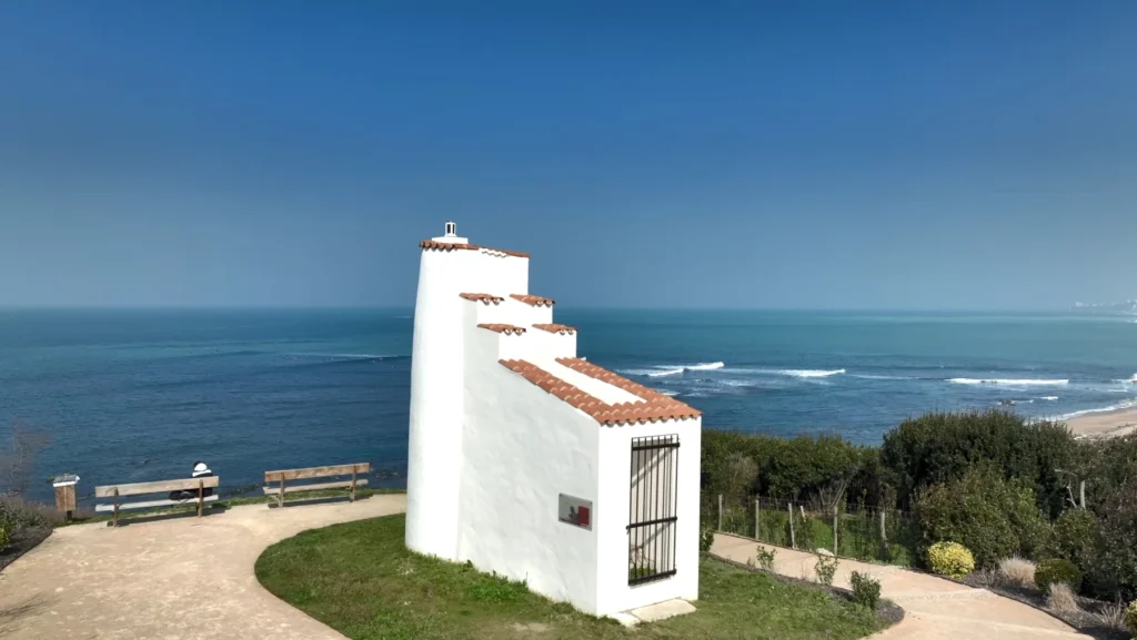 Taxi Bidart phare blanc falaise vue océan – VTC Côte Basque