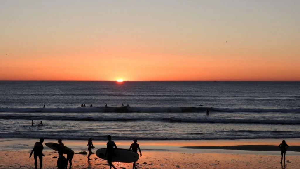 Taxi Bidart plage surf coucher de soleil – surfeurs Côte Basque