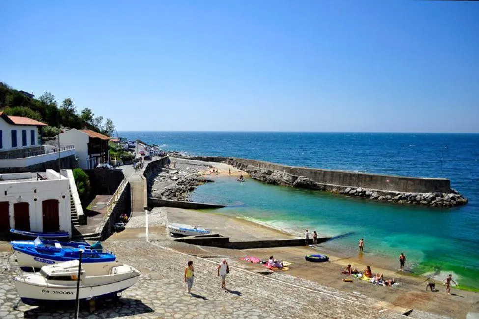 VTC Guéthary chauffeur privé près du port et de la côte basque