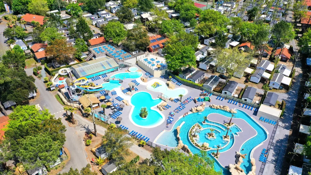 Camping Le Vieux Port in Messanges seen from above — a world-class holiday resort nestled between the Landes pine forest and the Atlantic coast, complete with an impressive waterpark and direct beach access. Our private transfer service from Biarritz Airport gets you here in comfort, with no stress and no stops.