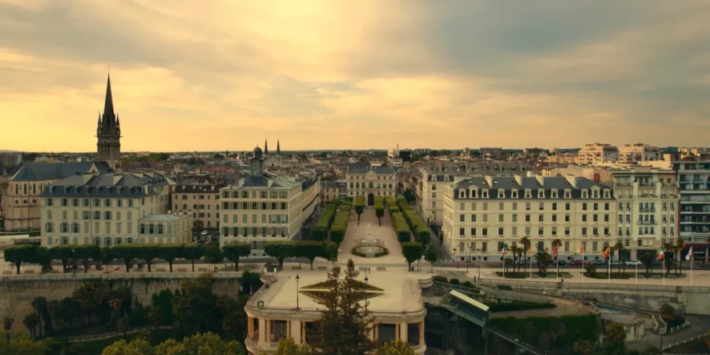 Taxi Biarritz Pau – vue aérienne Place Royale et centre ville de Pau