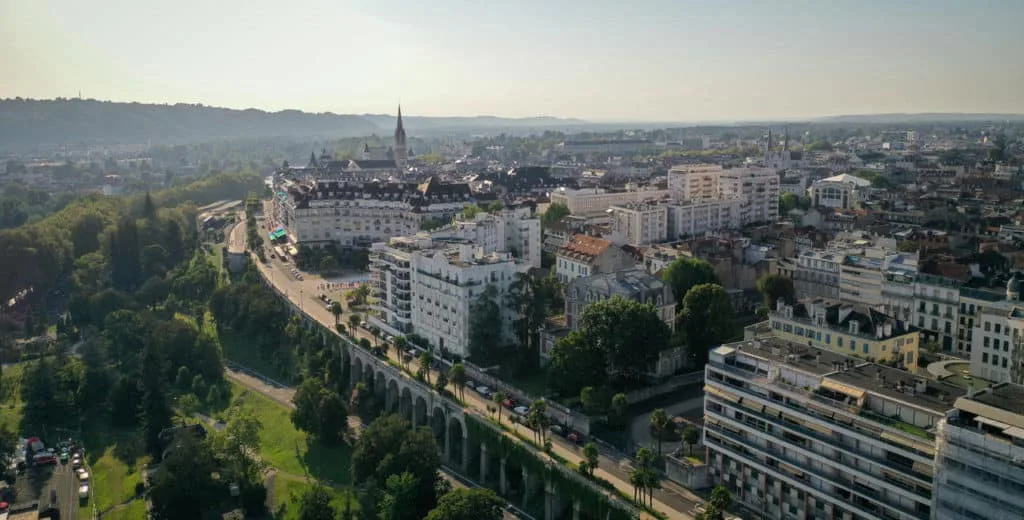 Taxi Biarritz Pau – vue aérienne boulevard des Pyrénées et château de Pau