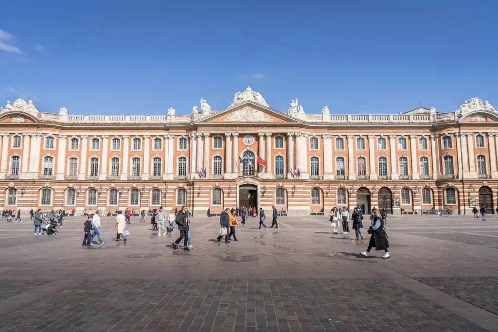 Taxi Biarritz Toulouse – place du Capitole, destination chauffeur privé Smart Moov