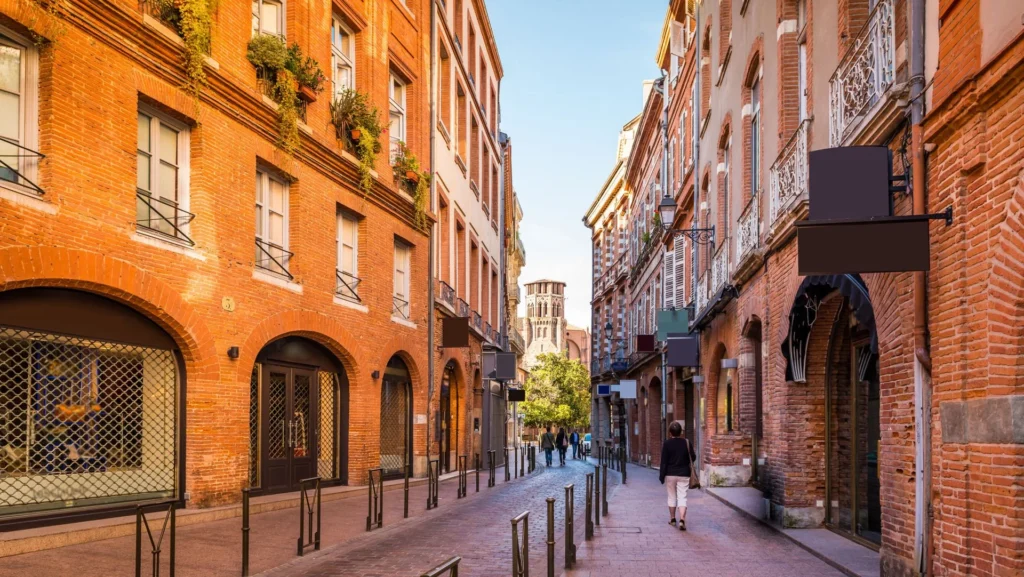 Transfert taxi Biarritz Toulouse – arrivée en berline au centre-ville de Toulouse